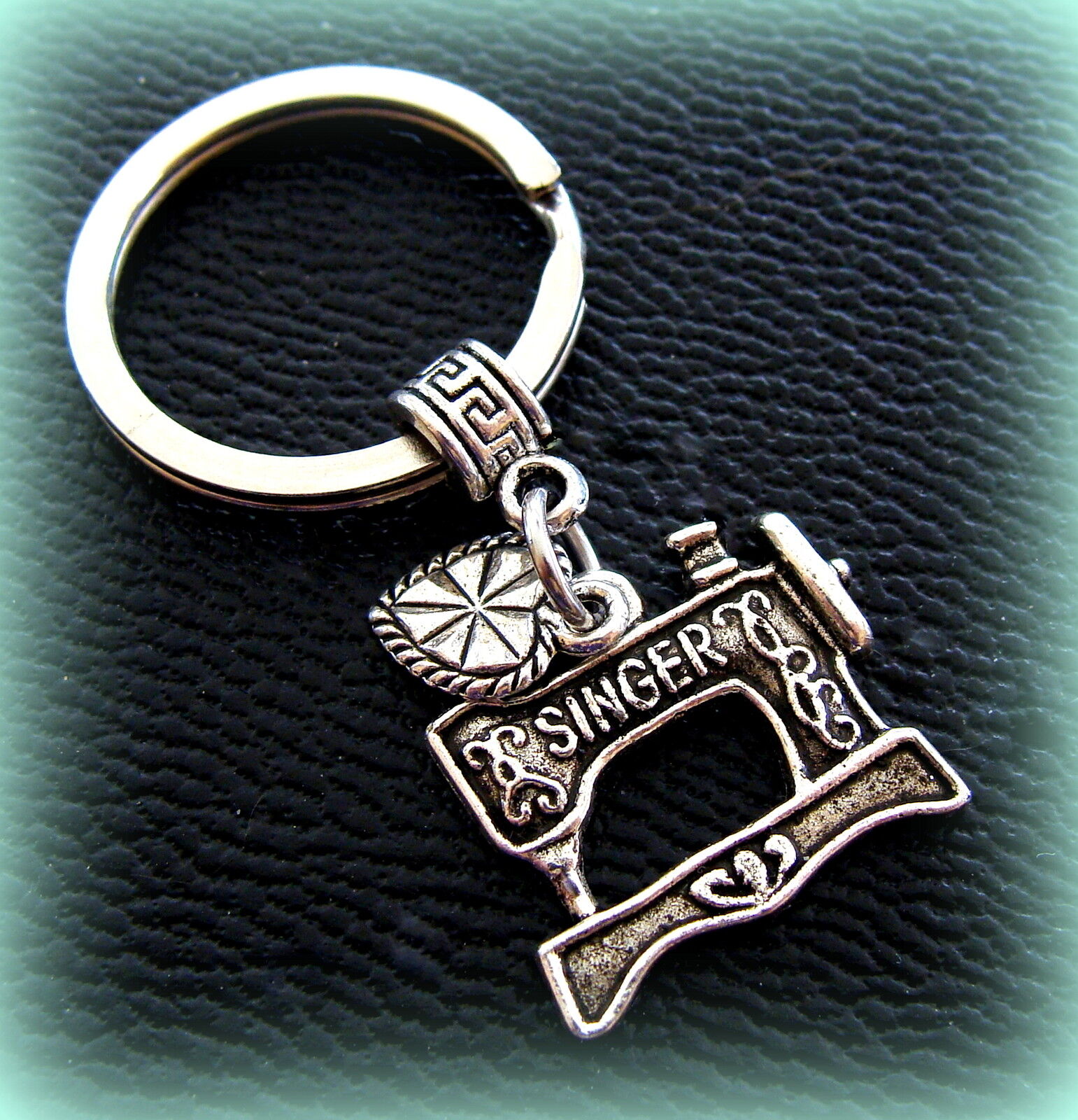 Singer Sewing Machine KEYCHAIN Jewelry - Quilter FEATHERWEIGHT style Jewelry  