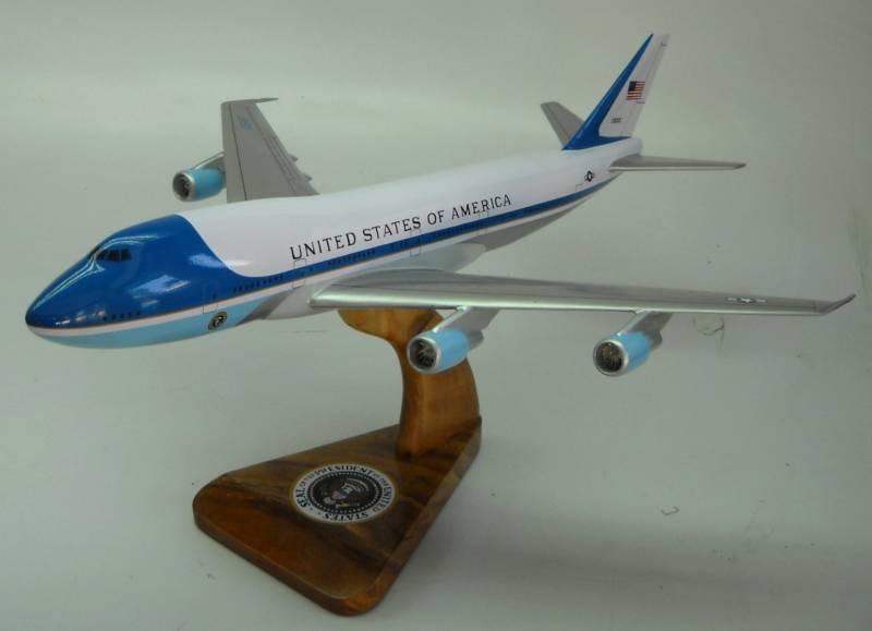 B-747 VC25A AIR FORCE ONE US President B747 Airplane Desktop Wood Model Small