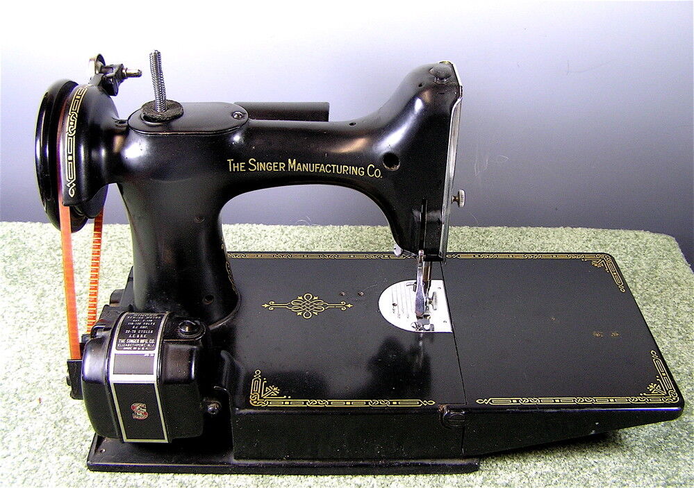 Vintage Singer Featherweight Sewing Machine #221-1, Plus Accessories& Case