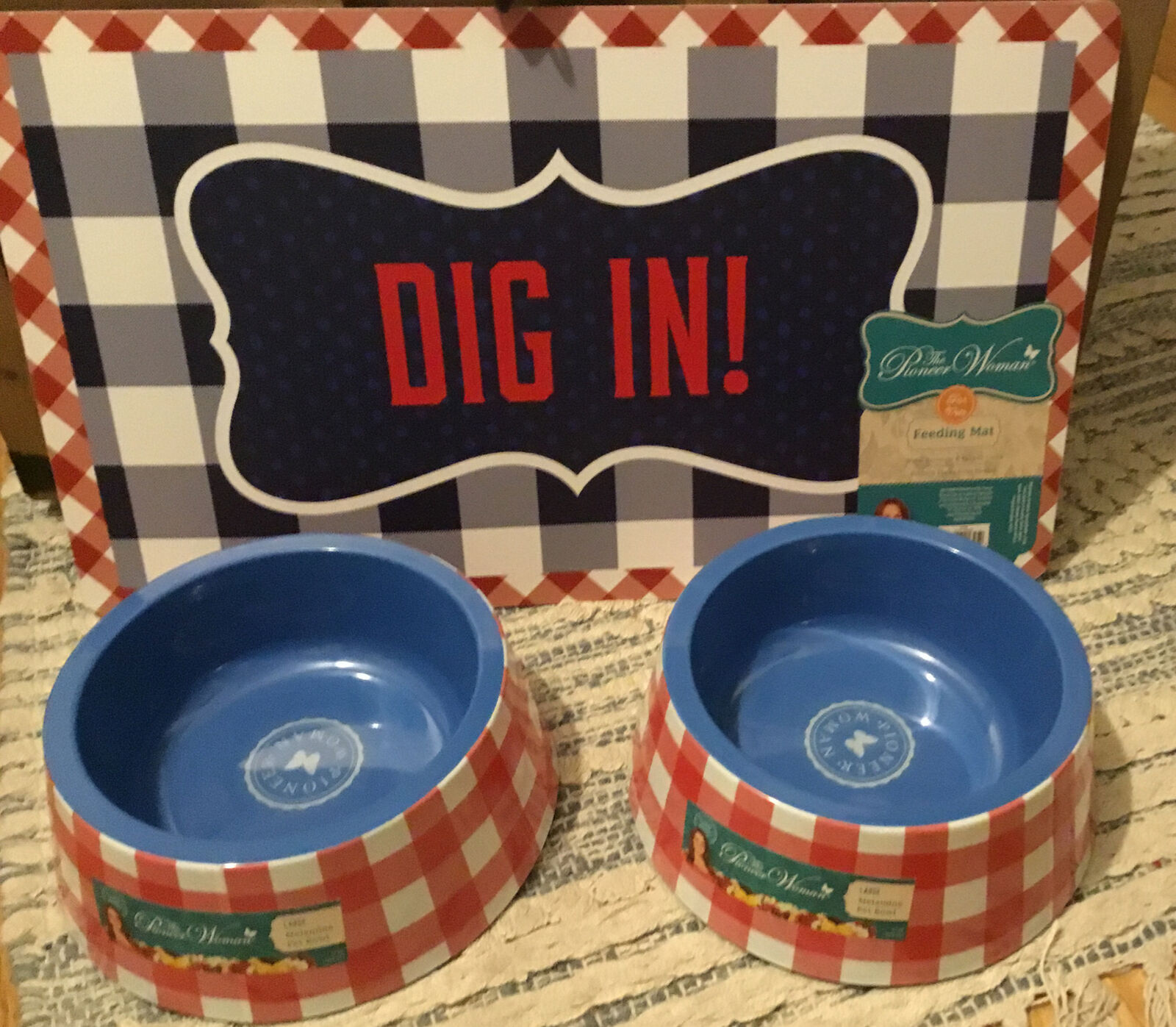Pioneer Woman Red Checked Pet Feeding Bowls Large Melamine With Mat Dig In
