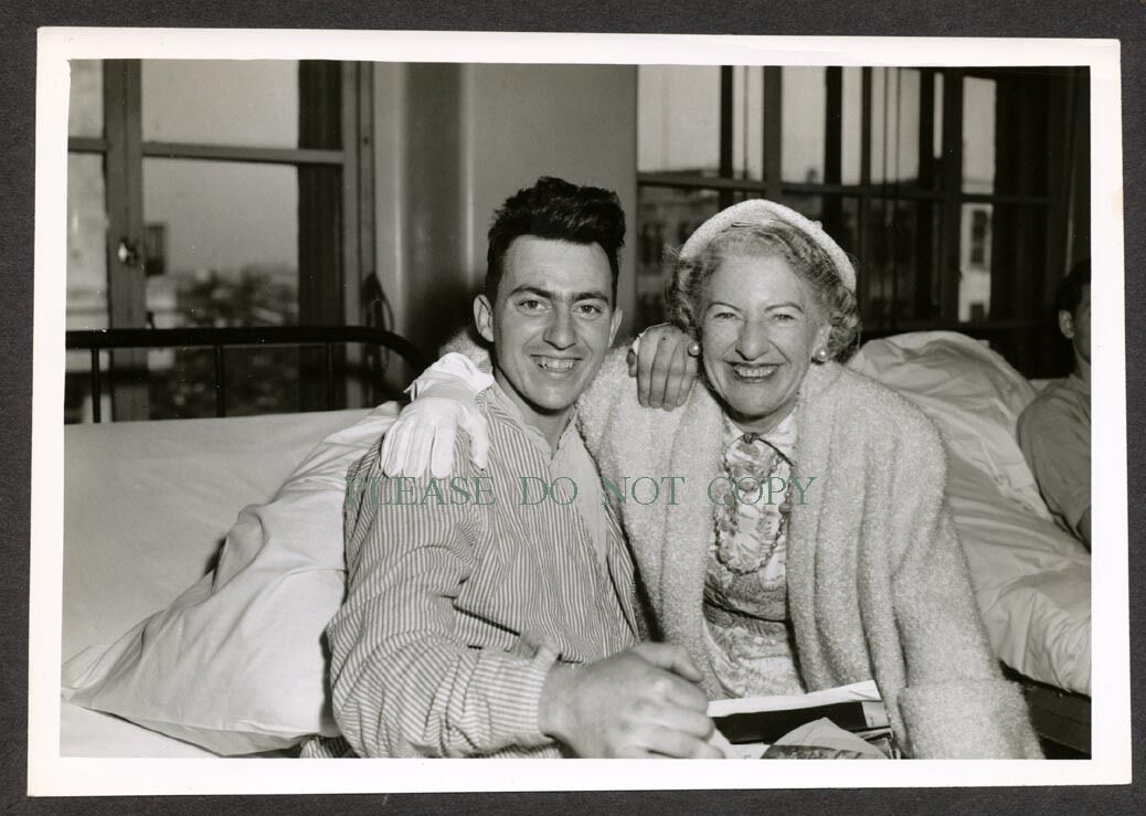 1953 Photo Returned 1st Marine Division POW PFC Hart + General Clark's Wife