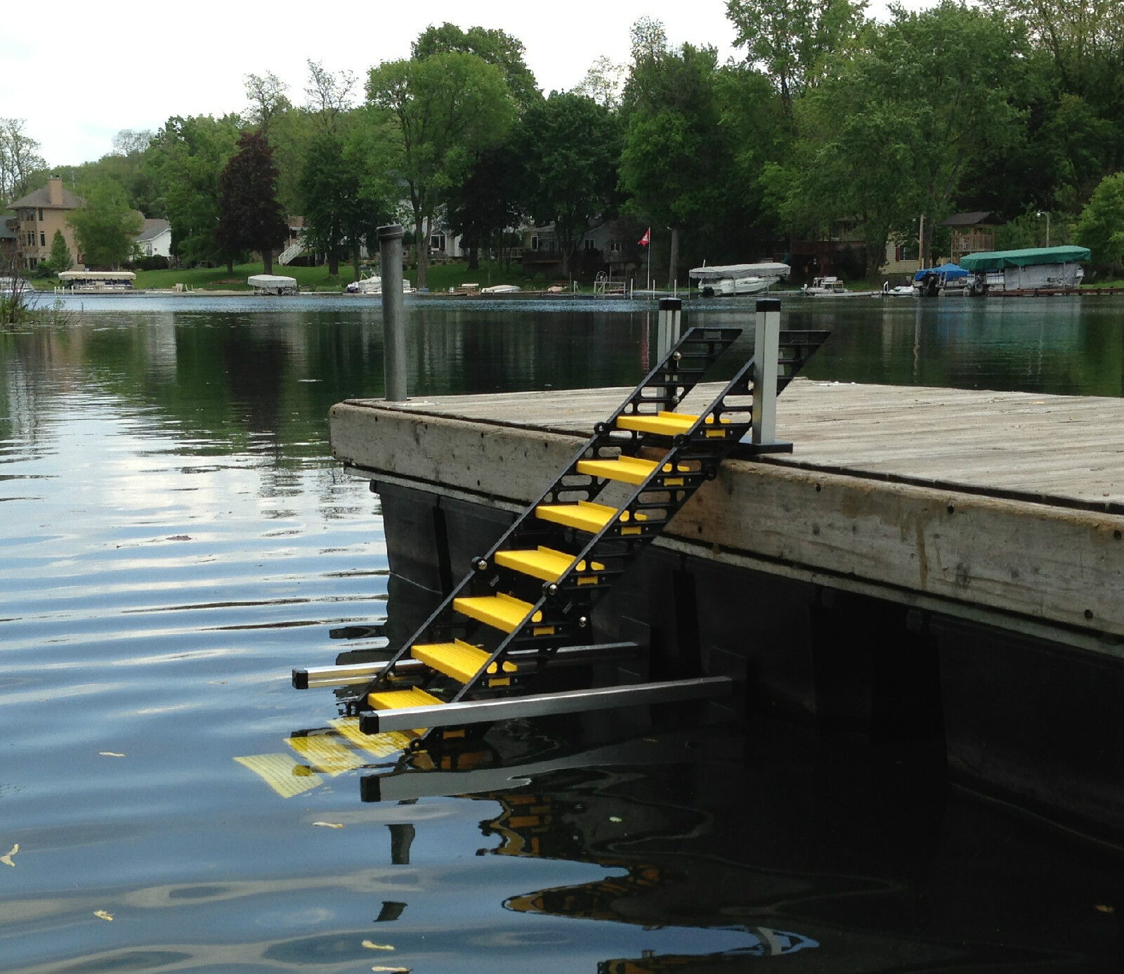 WAG Dog Boarding Steps for Docks (vs. Ladders/Ramps/Platforms)