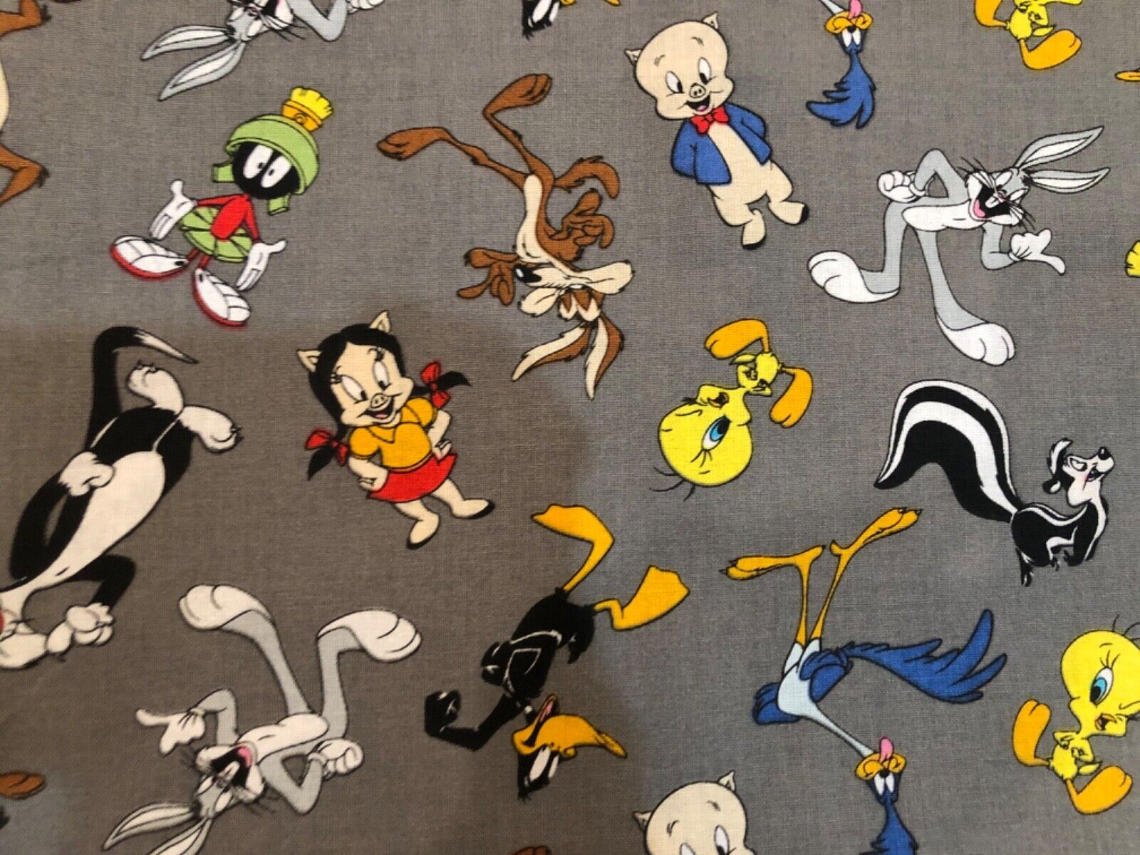 Looney Tunes Tweety Taz Elmer Print 100% Cotton Fat Quarter 18\