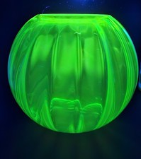 Stunning Art Glass Round Uranium Fish Bowl 7